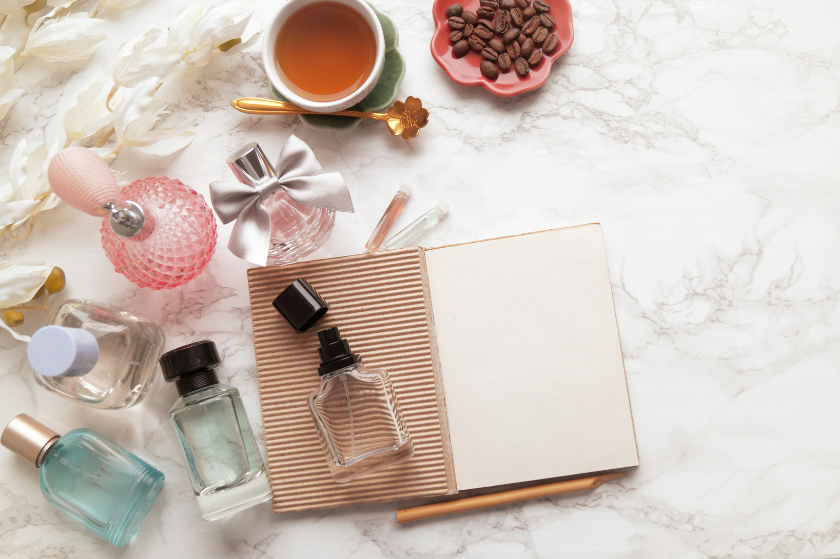 Perfumes, perfume notes, fragrances, colognes, scent